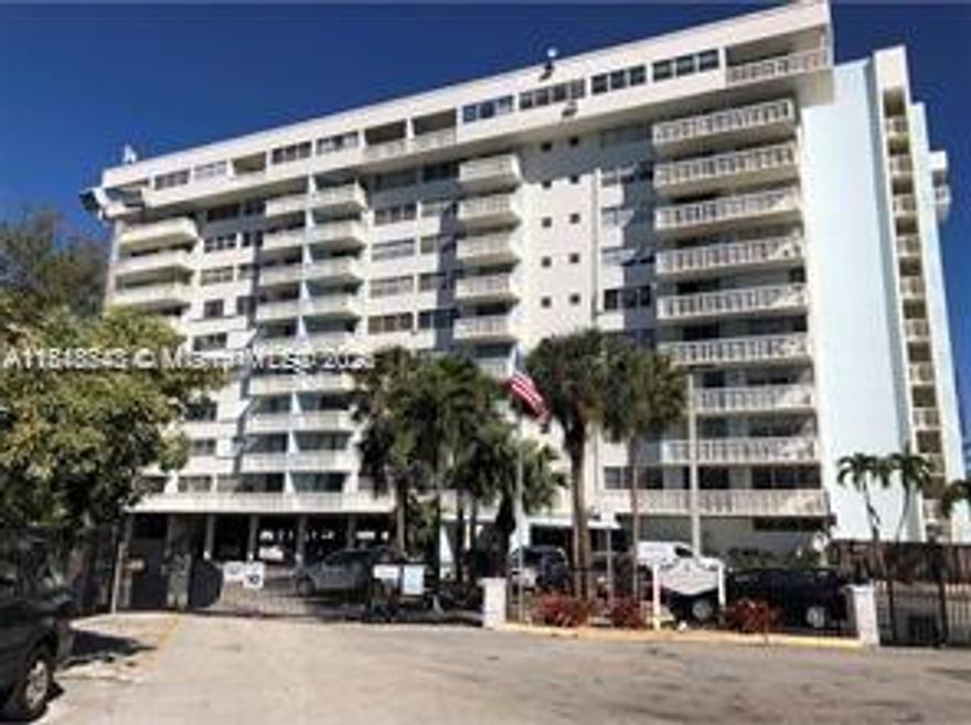 Large one bedroom 11/2 bath in great area.