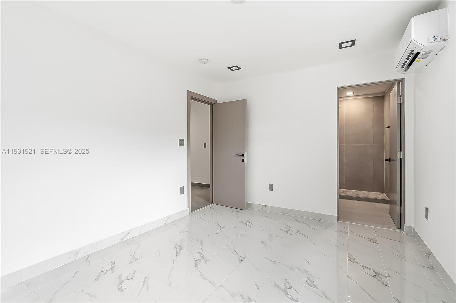 LAKESIDE ESTATES NO 2 - Residential