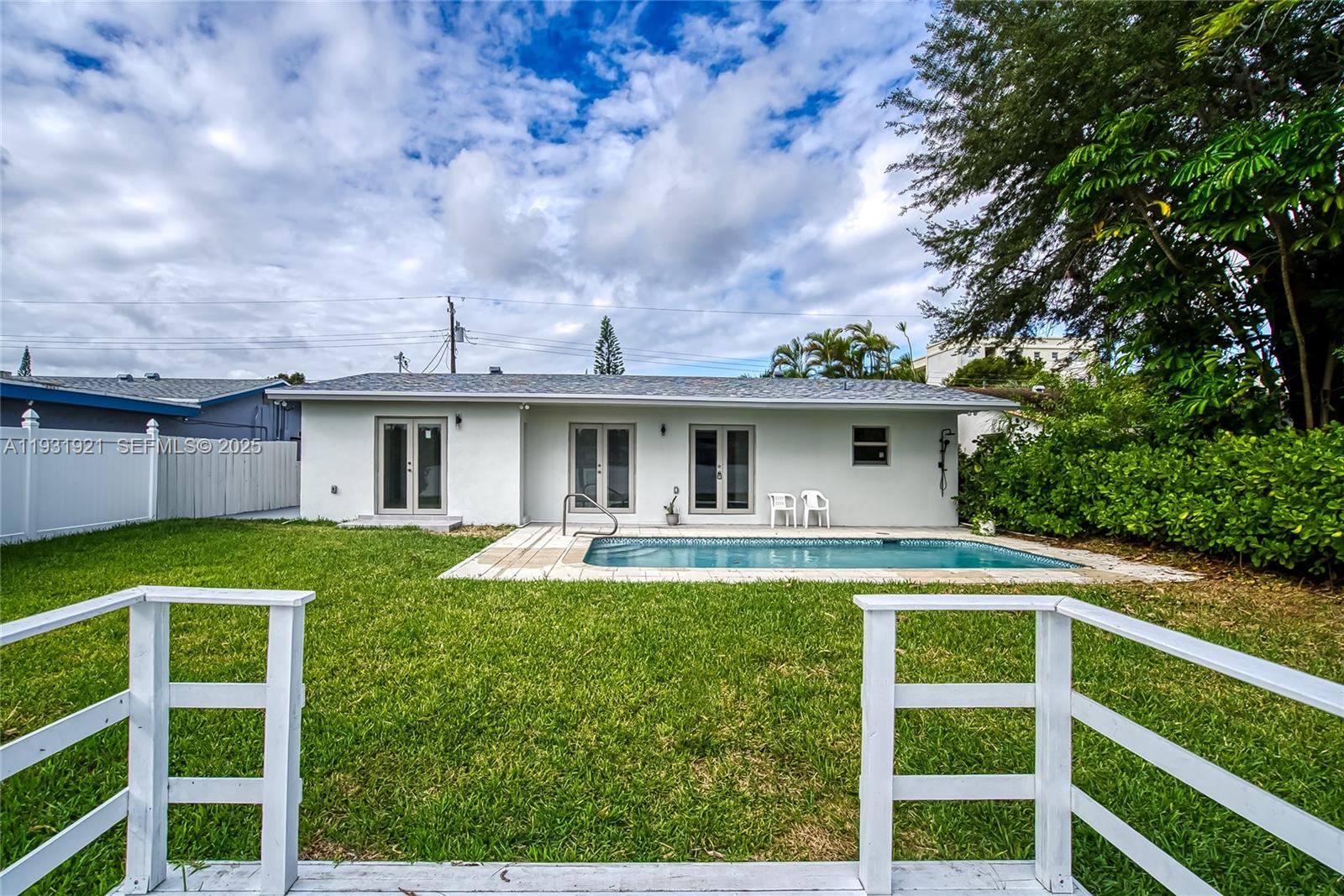 LAKESIDE ESTATES NO 2 - Residential