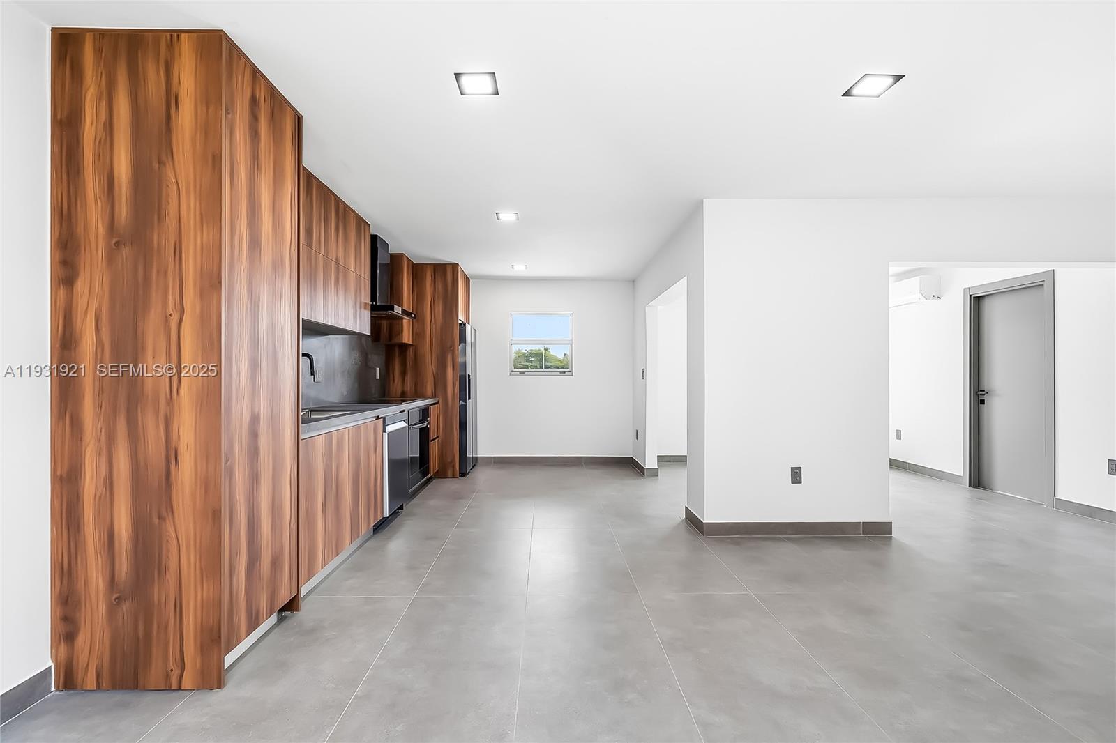 LAKESIDE ESTATES NO 2 - Residential