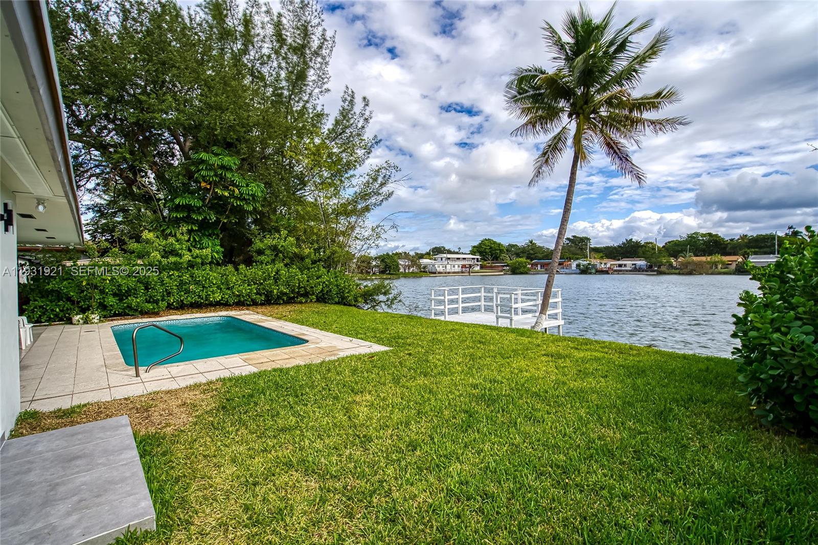 LAKESIDE ESTATES NO 2 - Residential