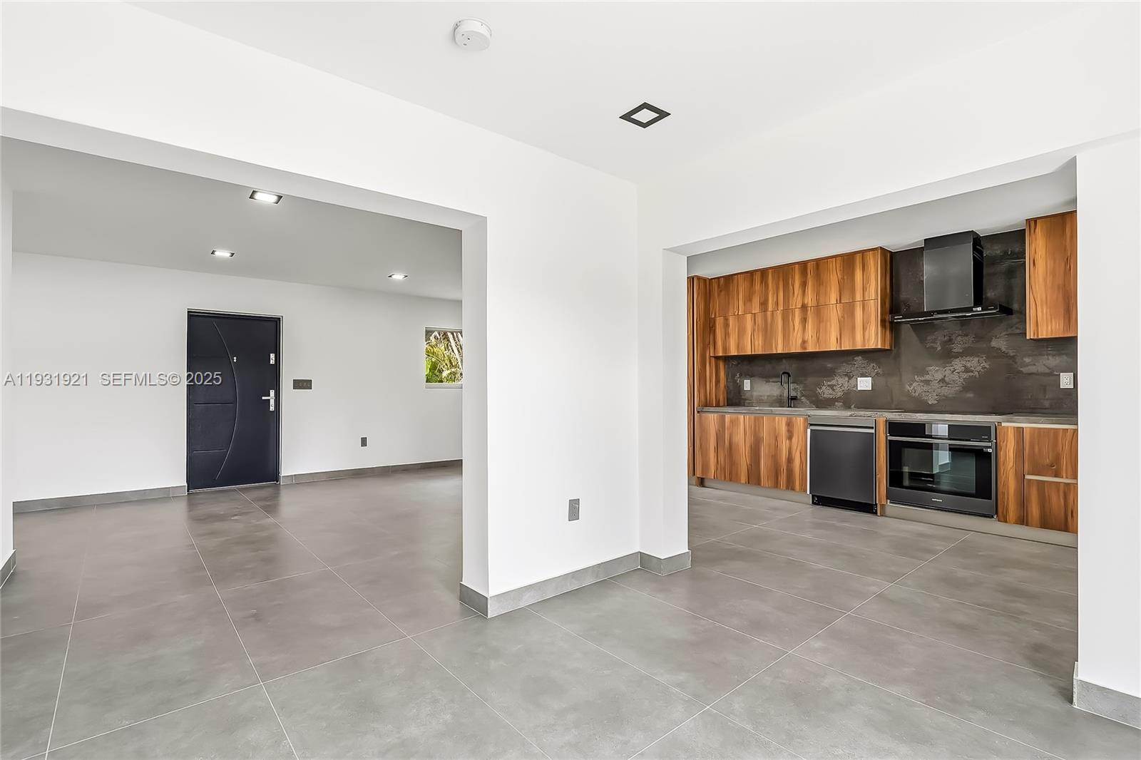 LAKESIDE ESTATES NO 2 - Residential