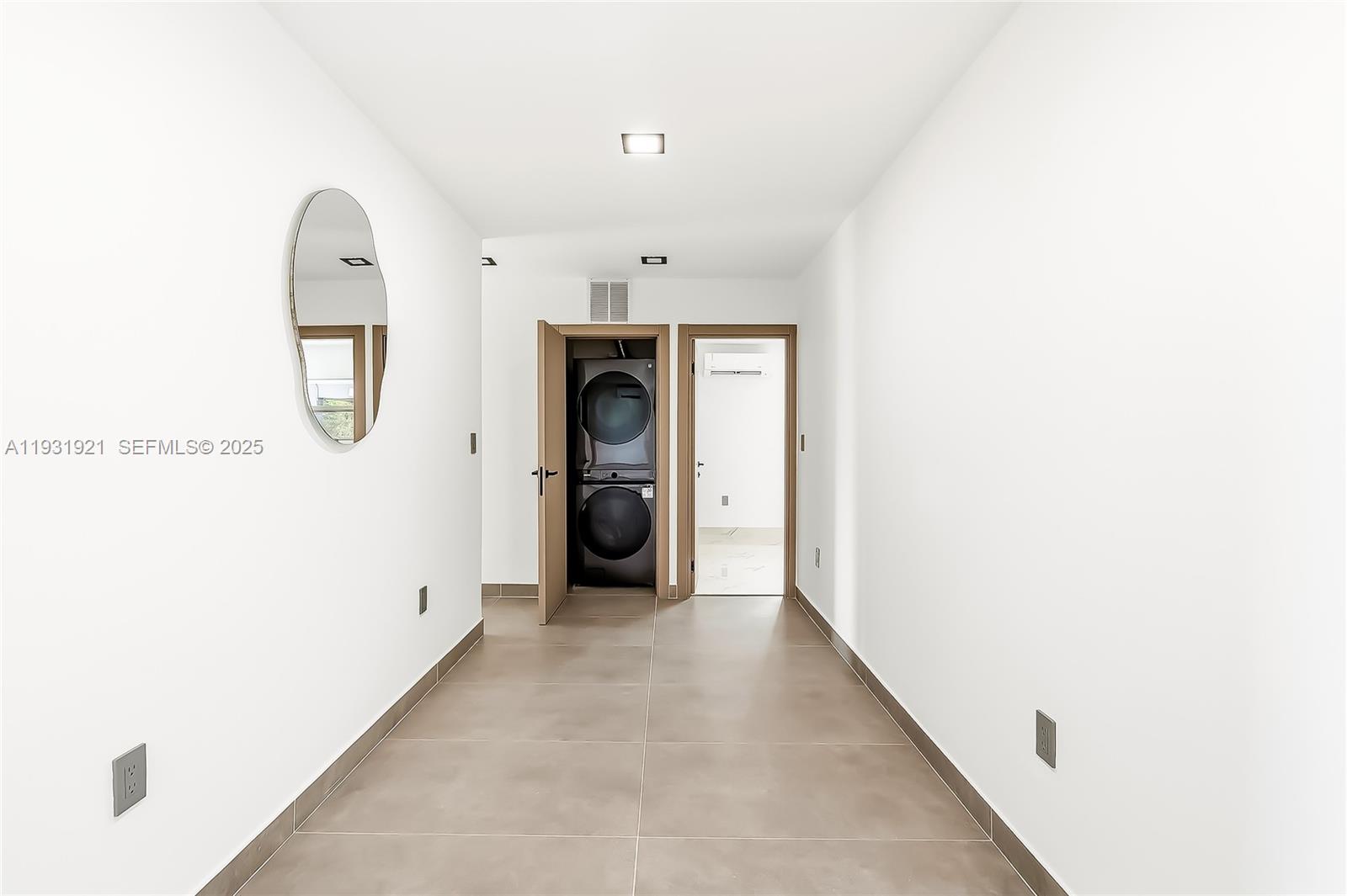 LAKESIDE ESTATES NO 2 - Residential