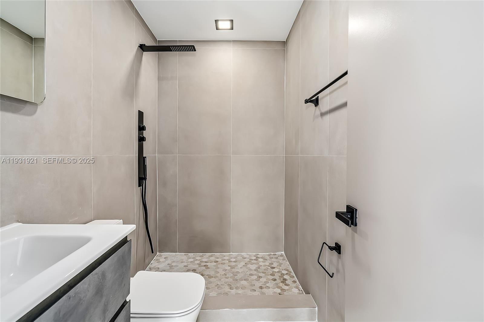 LAKESIDE ESTATES NO 2 - Residential