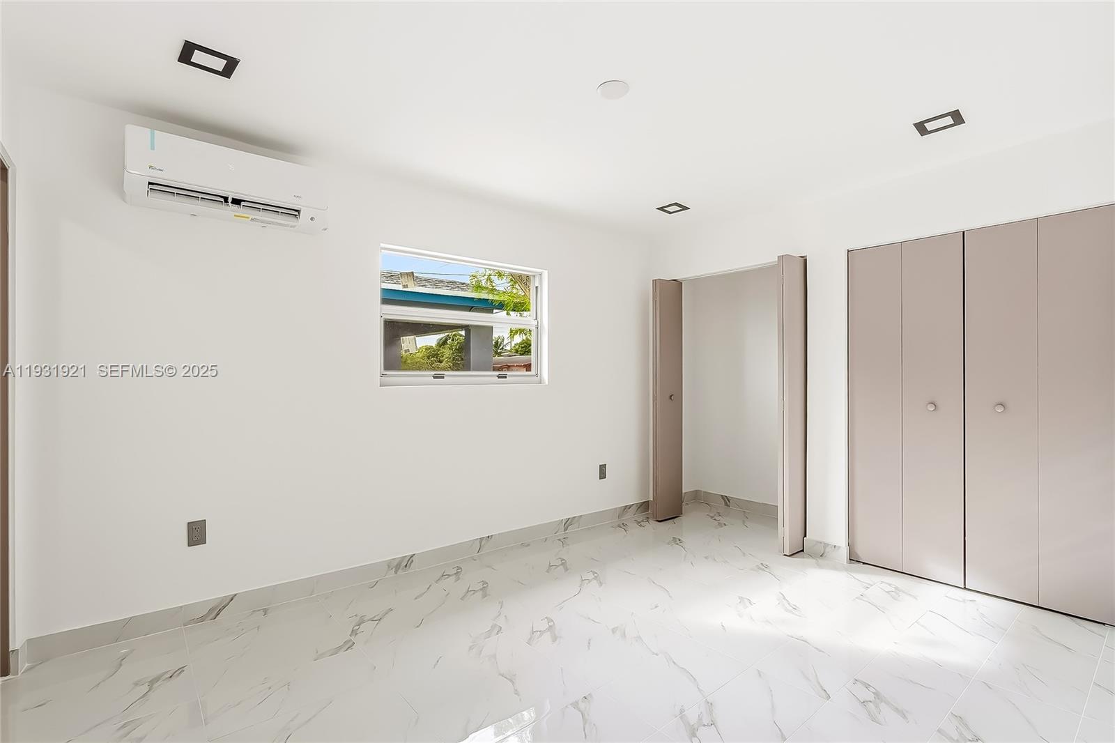 LAKESIDE ESTATES NO 2 - Residential