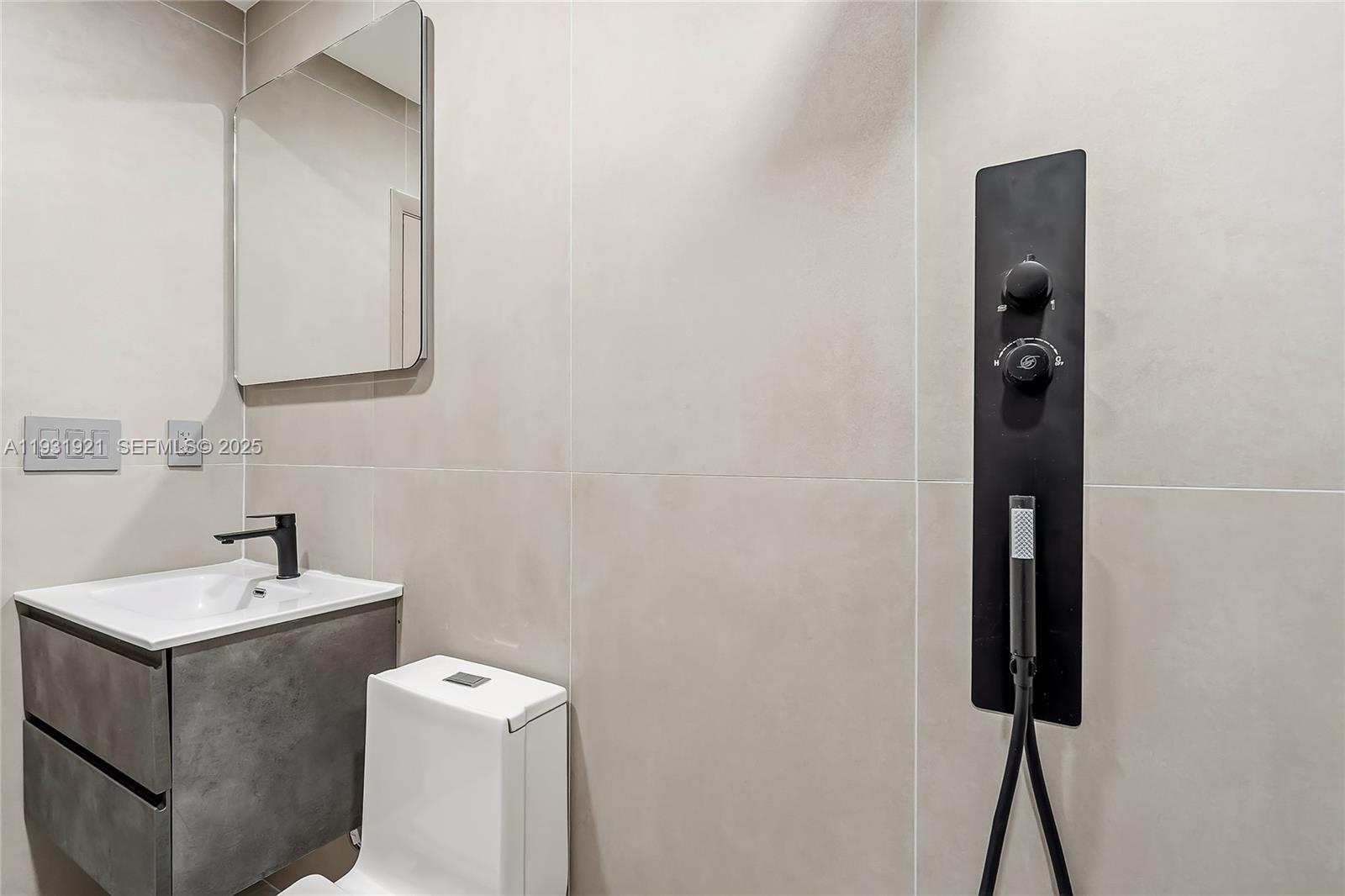 LAKESIDE ESTATES NO 2 - Residential