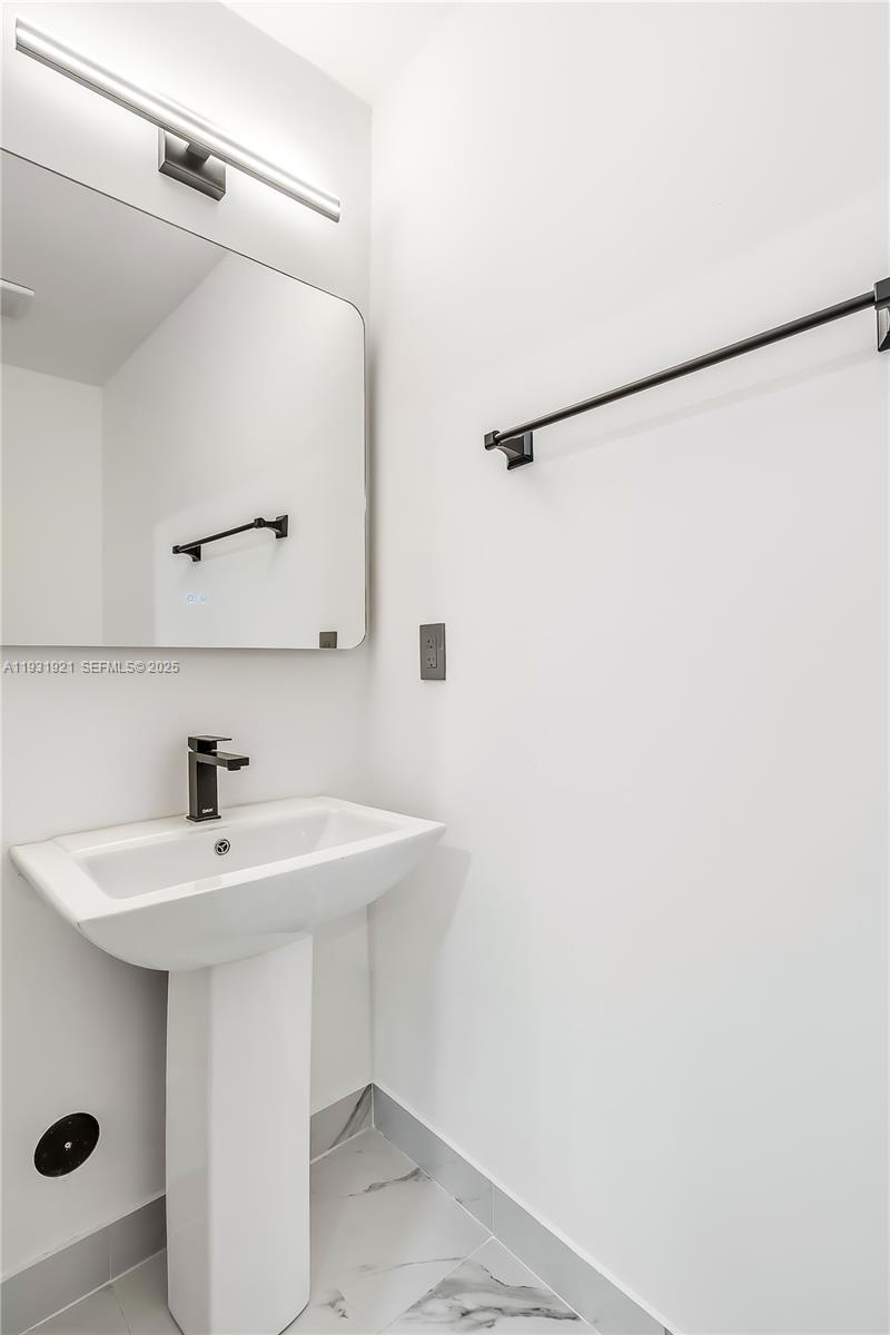 LAKESIDE ESTATES NO 2 - Residential