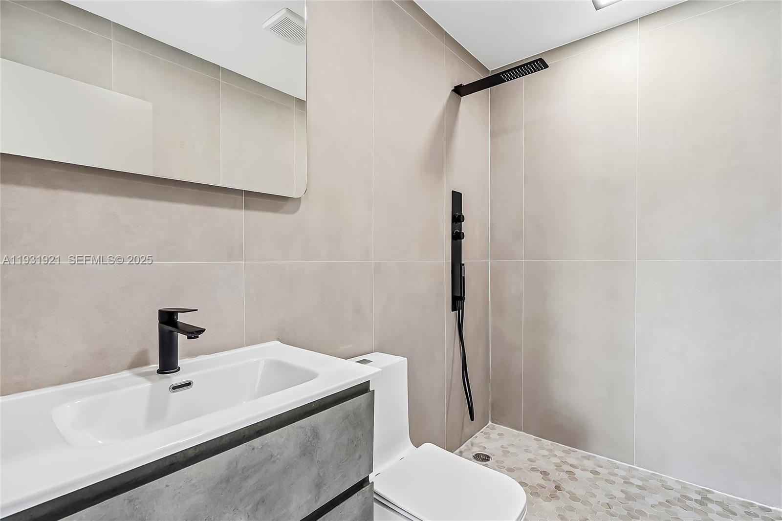 LAKESIDE ESTATES NO 2 - Residential