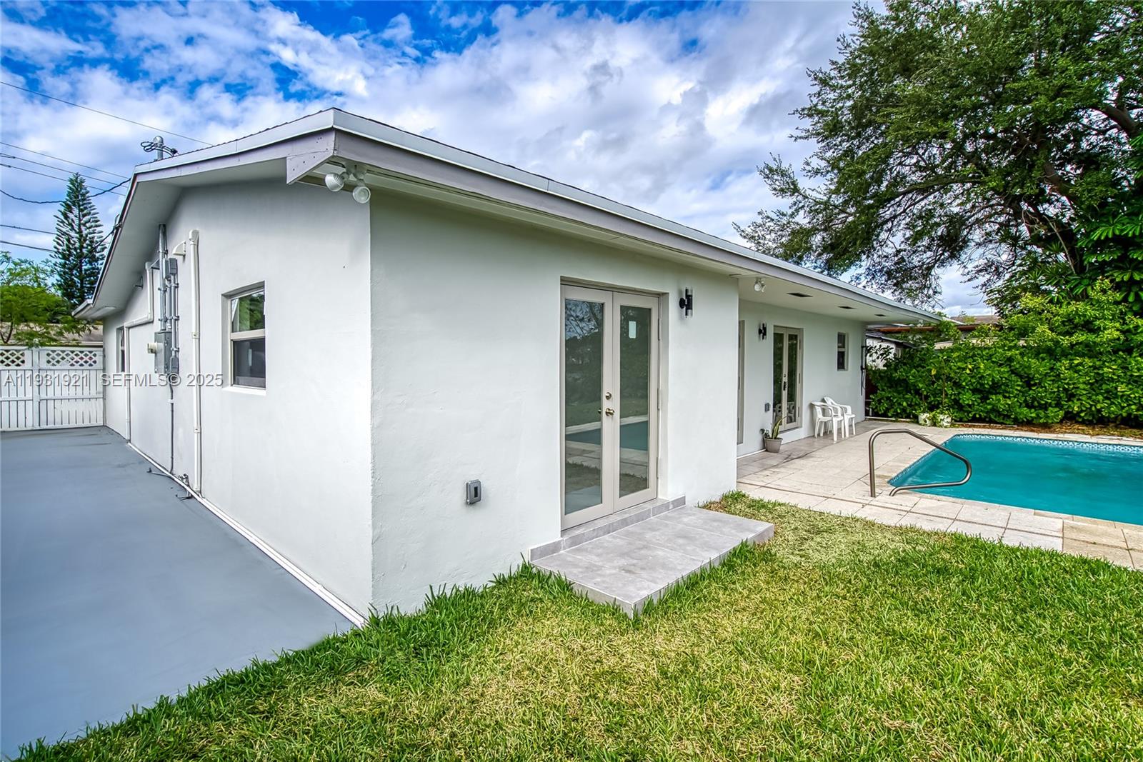 LAKESIDE ESTATES NO 2 - Residential