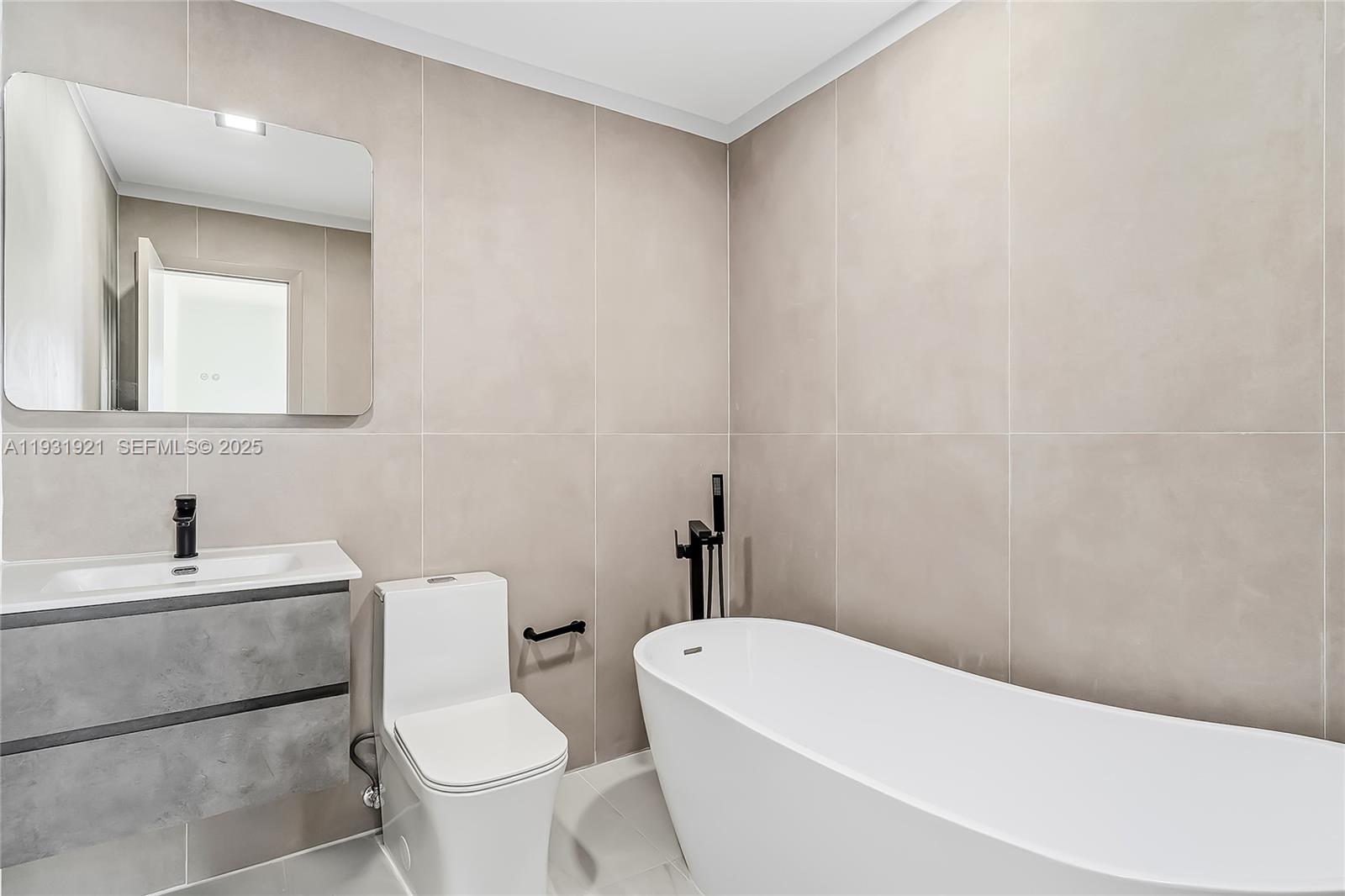 LAKESIDE ESTATES NO 2 - Residential