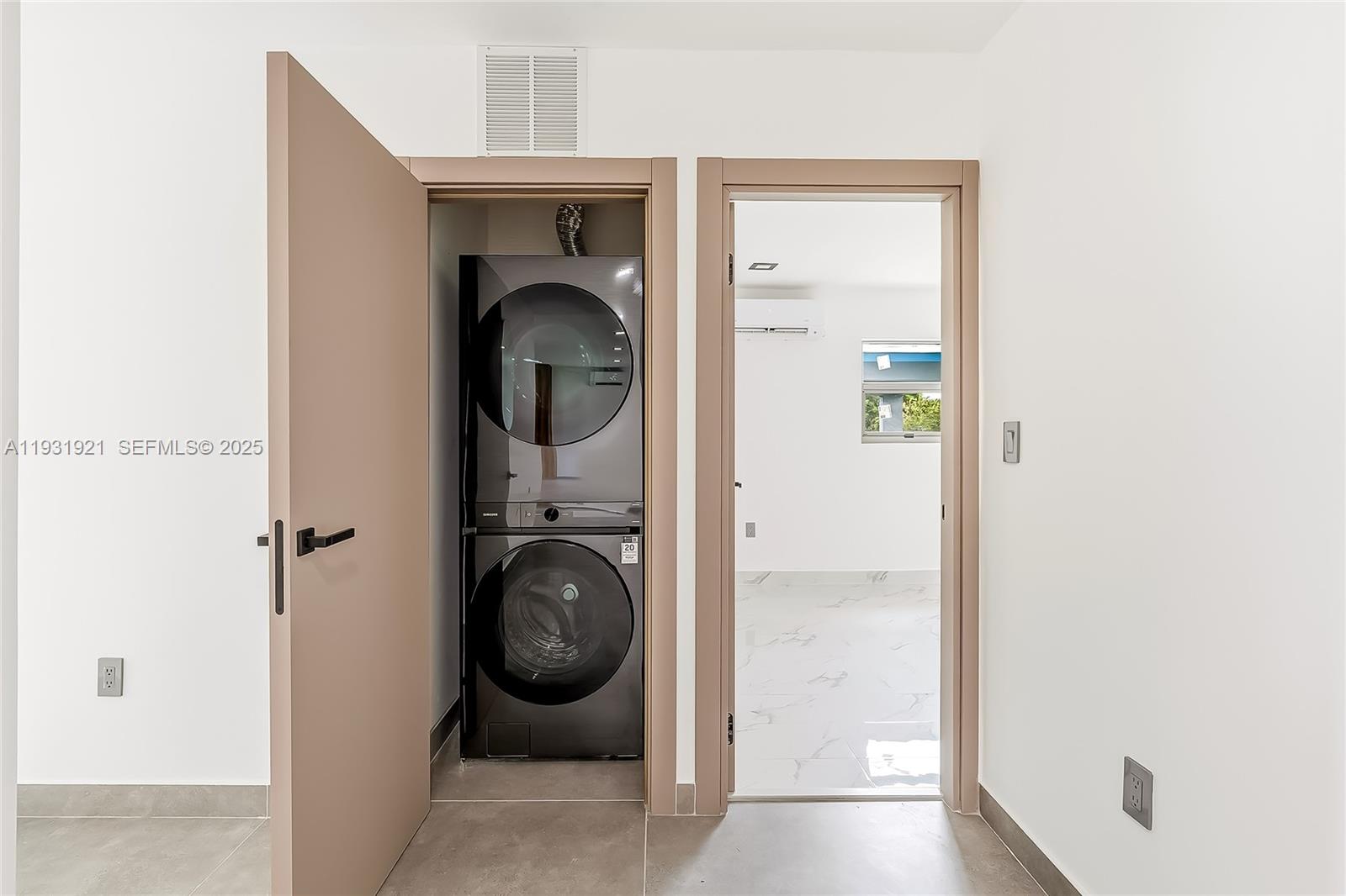 LAKESIDE ESTATES NO 2 - Residential