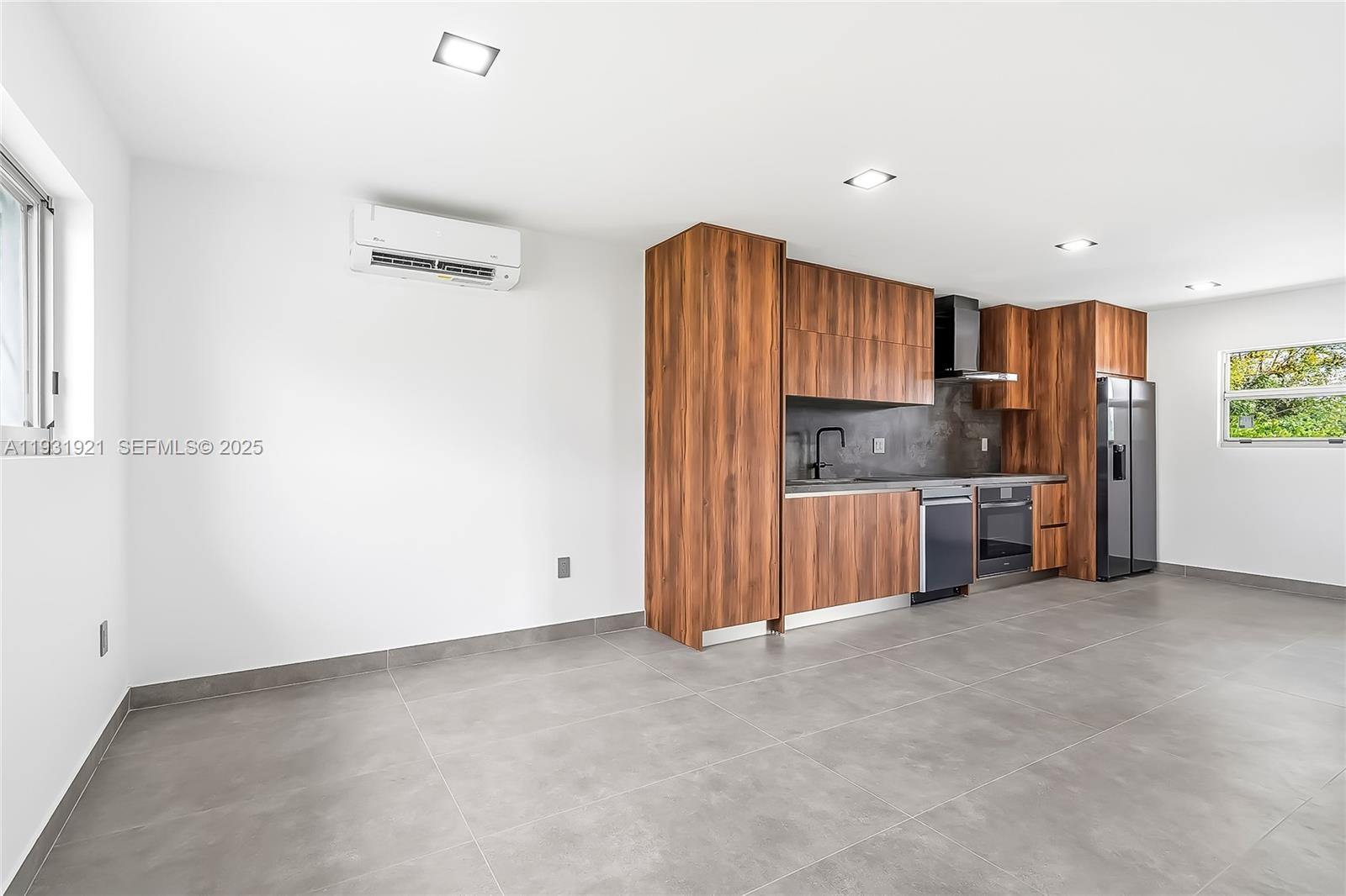 LAKESIDE ESTATES NO 2 - Residential