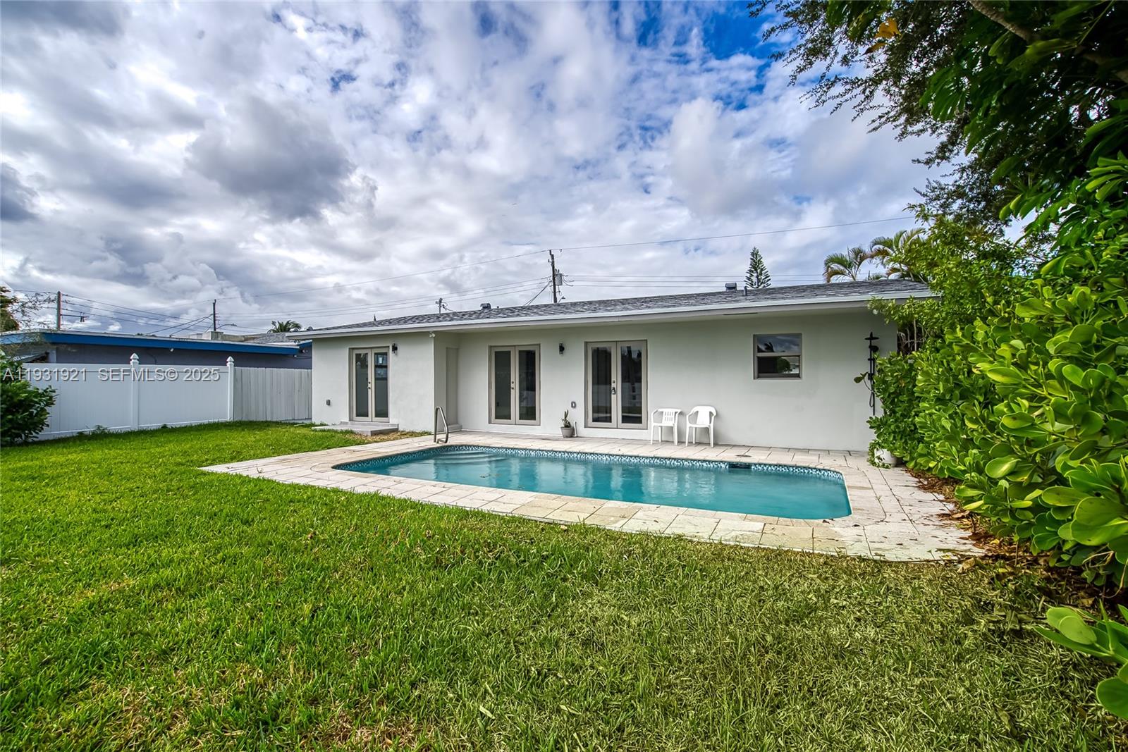 LAKESIDE ESTATES NO 2 - Residential