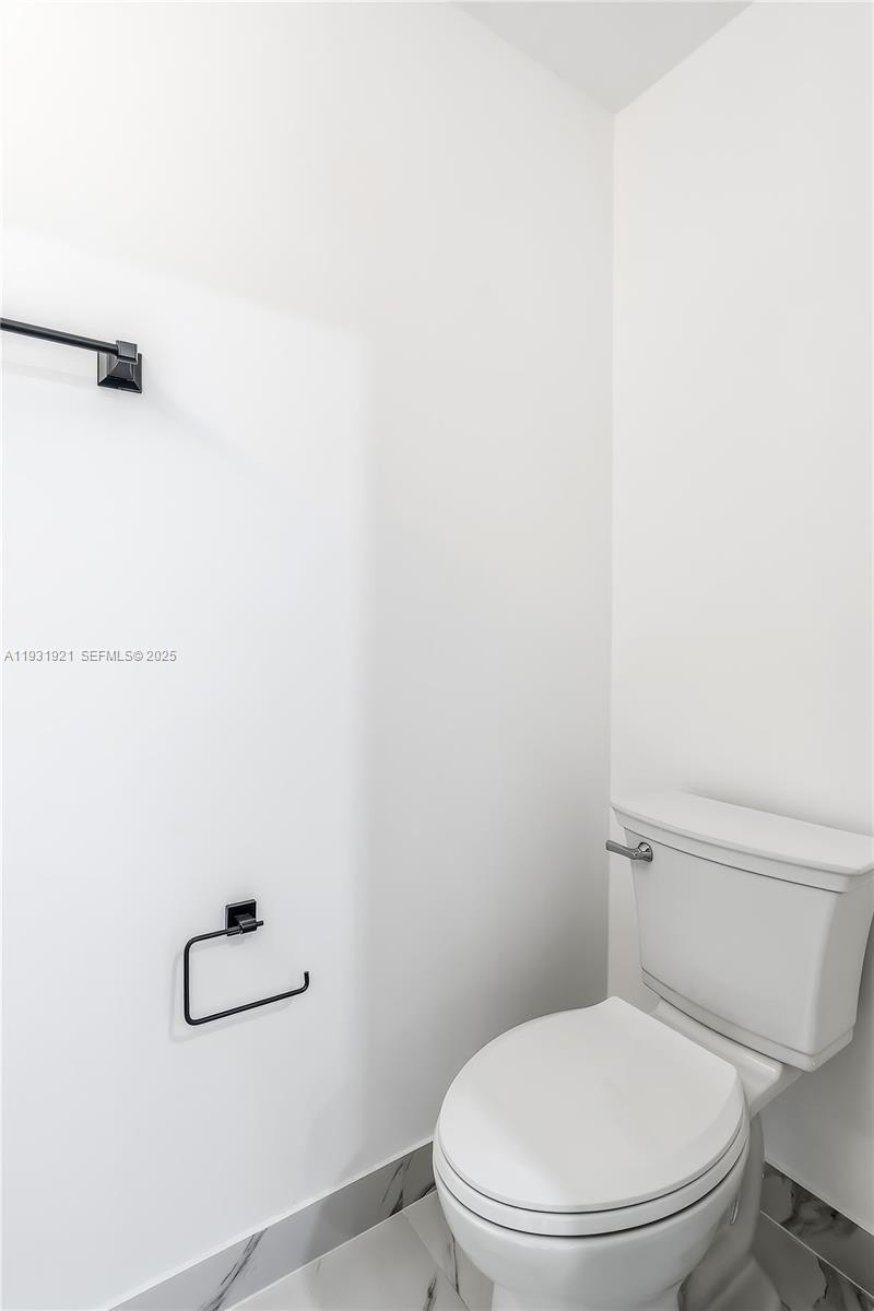 LAKESIDE ESTATES NO 2 - Residential