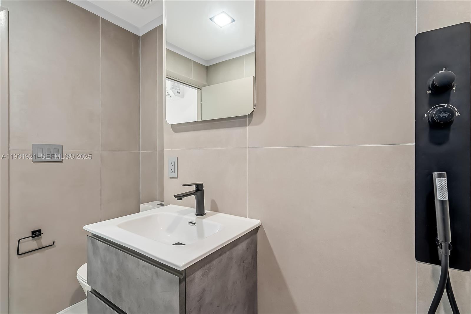 LAKESIDE ESTATES NO 2 - Residential