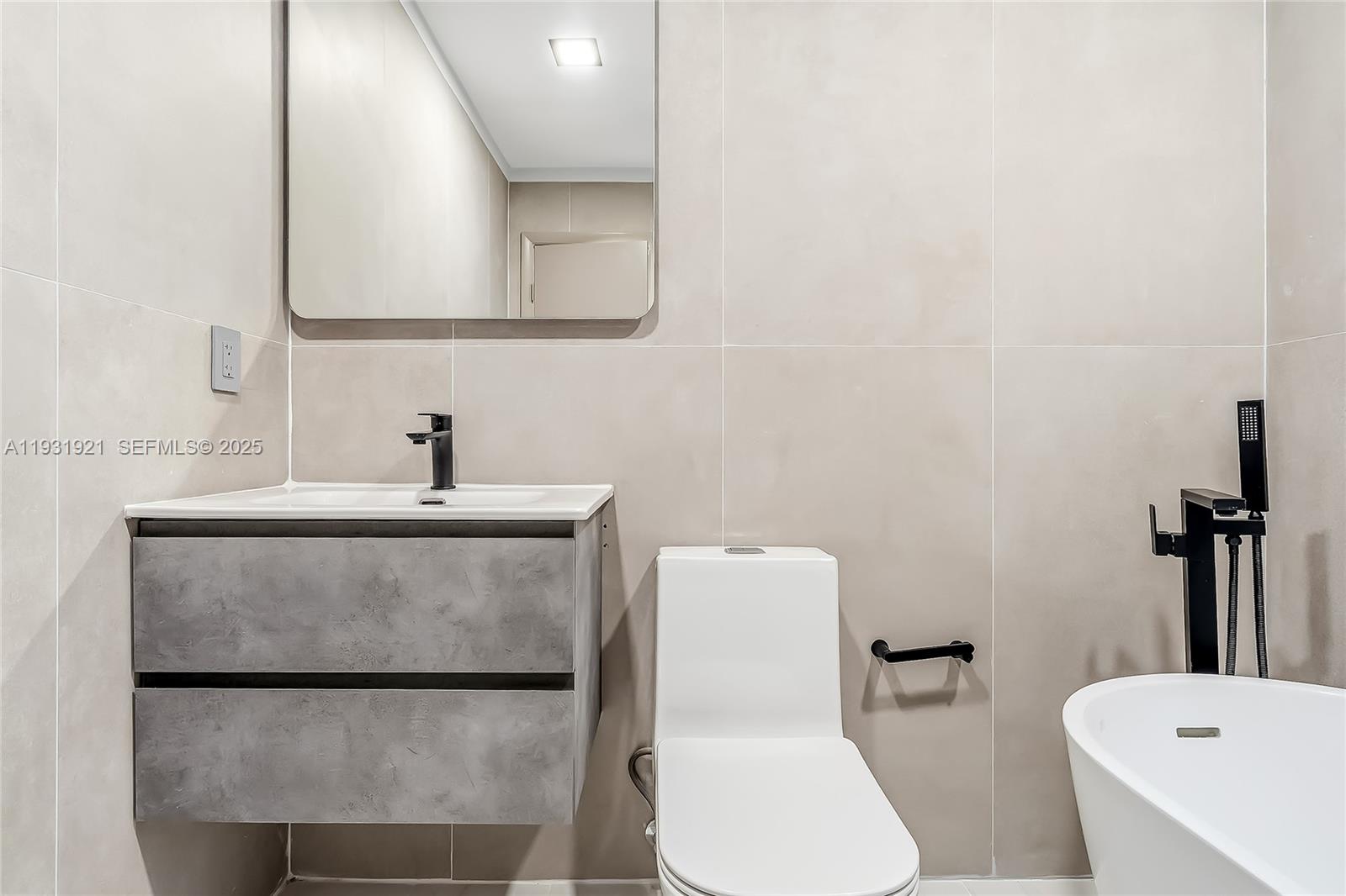 LAKESIDE ESTATES NO 2 - Residential