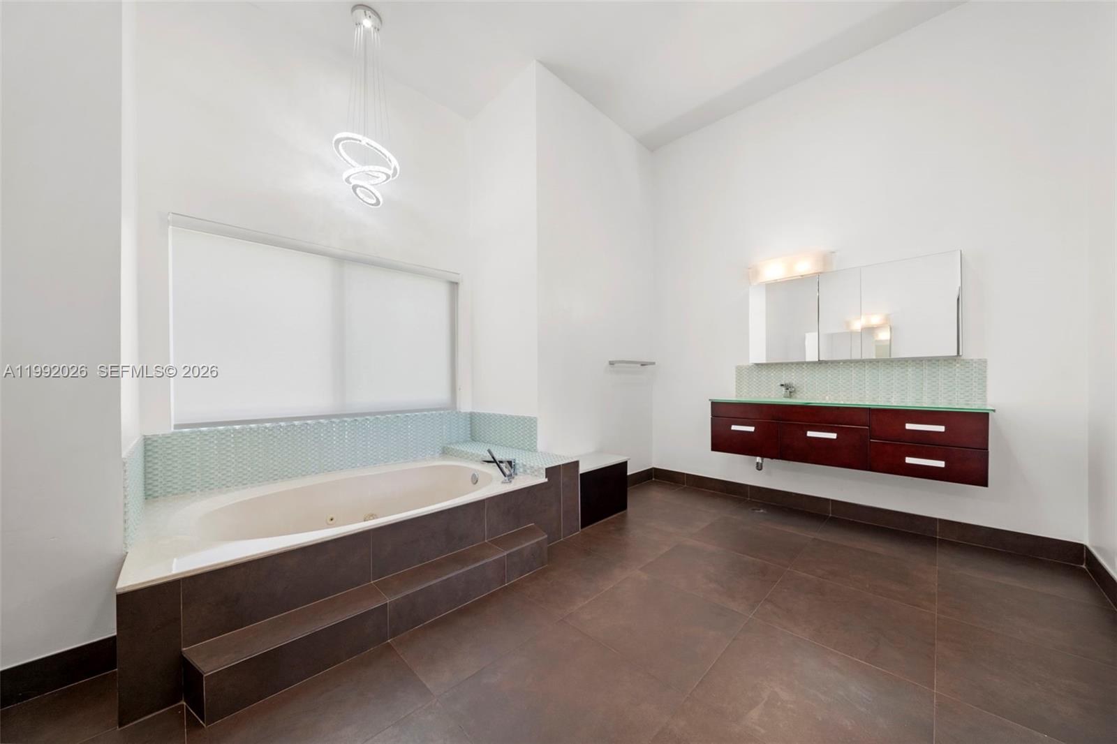 ROYAL CUTLER ESTATES - Residential