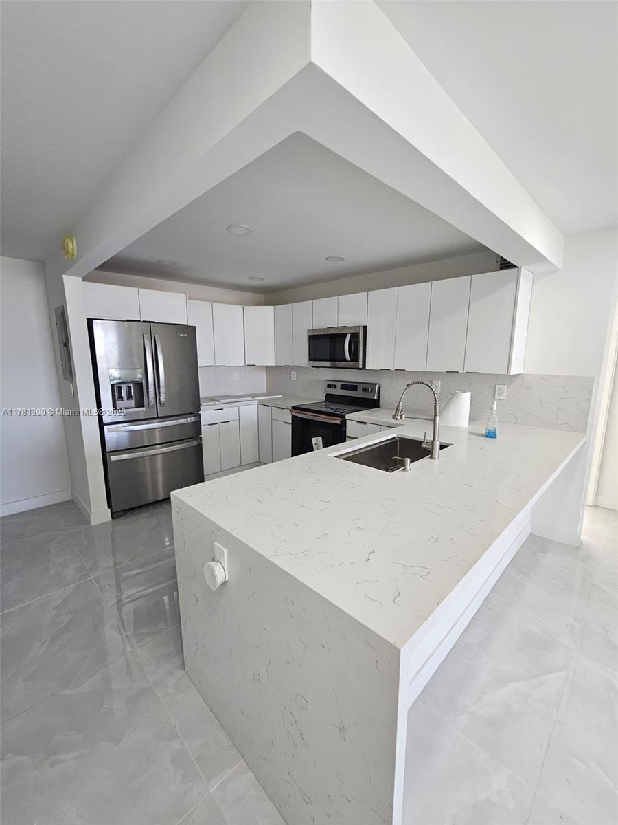 7125 Bay Dr 506
