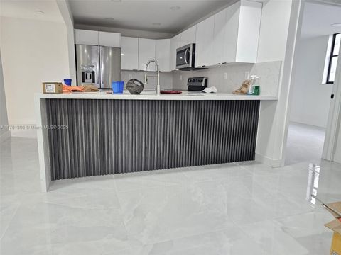 7125 Bay Dr 506 Miami Beach FL 33141