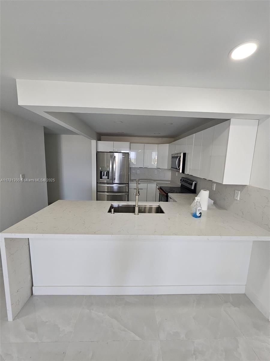 7125 Bay Dr 506