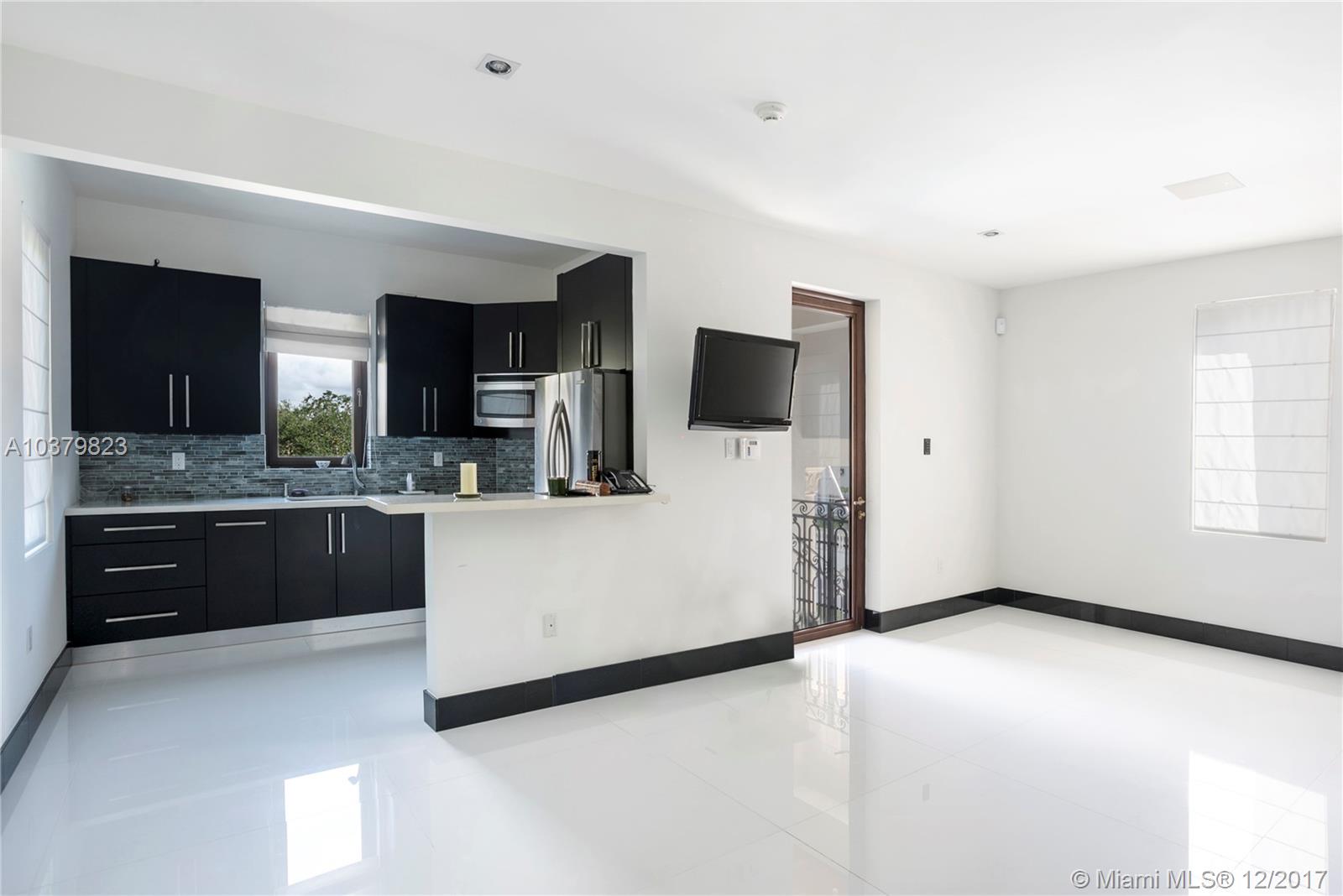 TOWN & RANCH ESTS - Residential