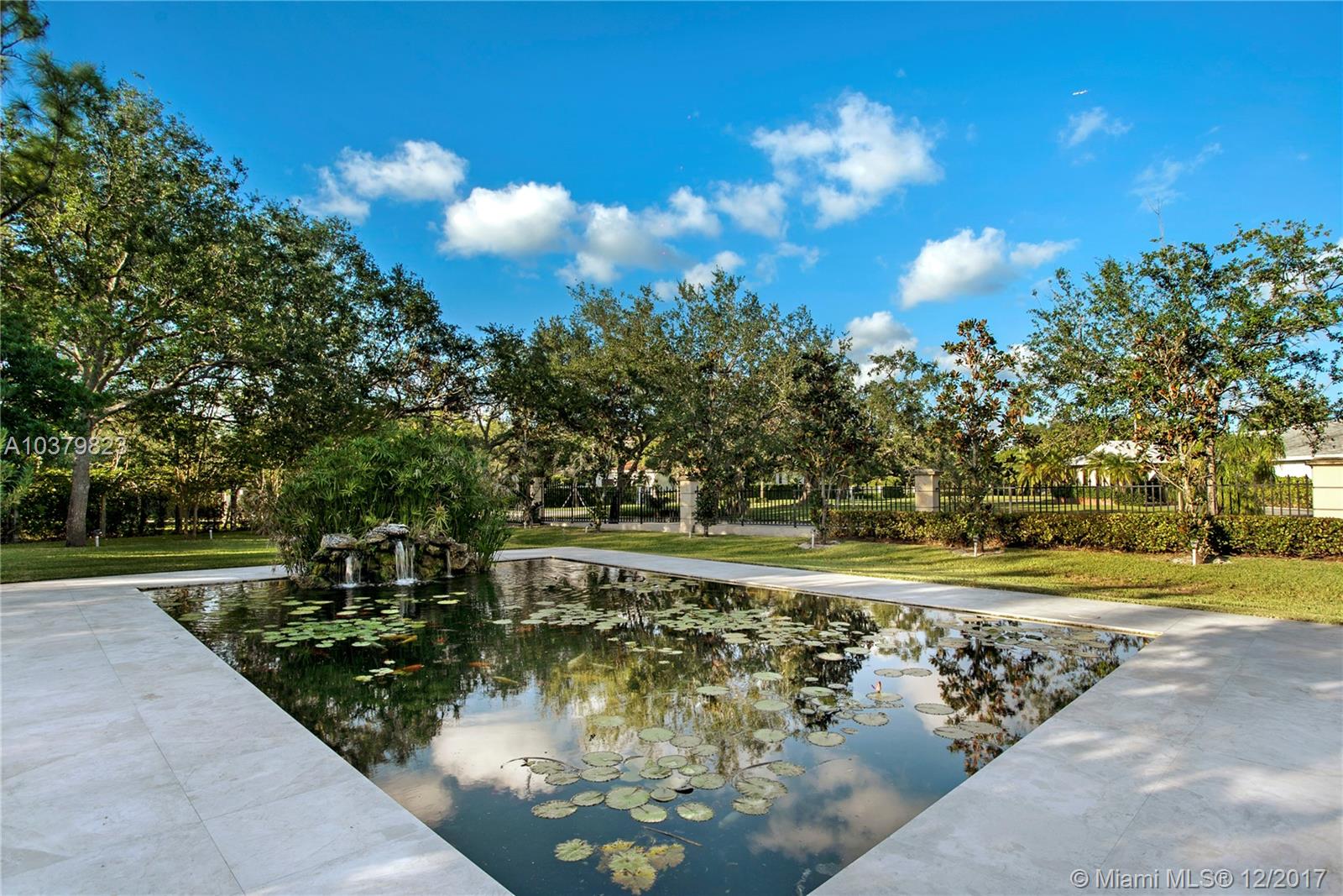 TOWN & RANCH ESTS - Residential