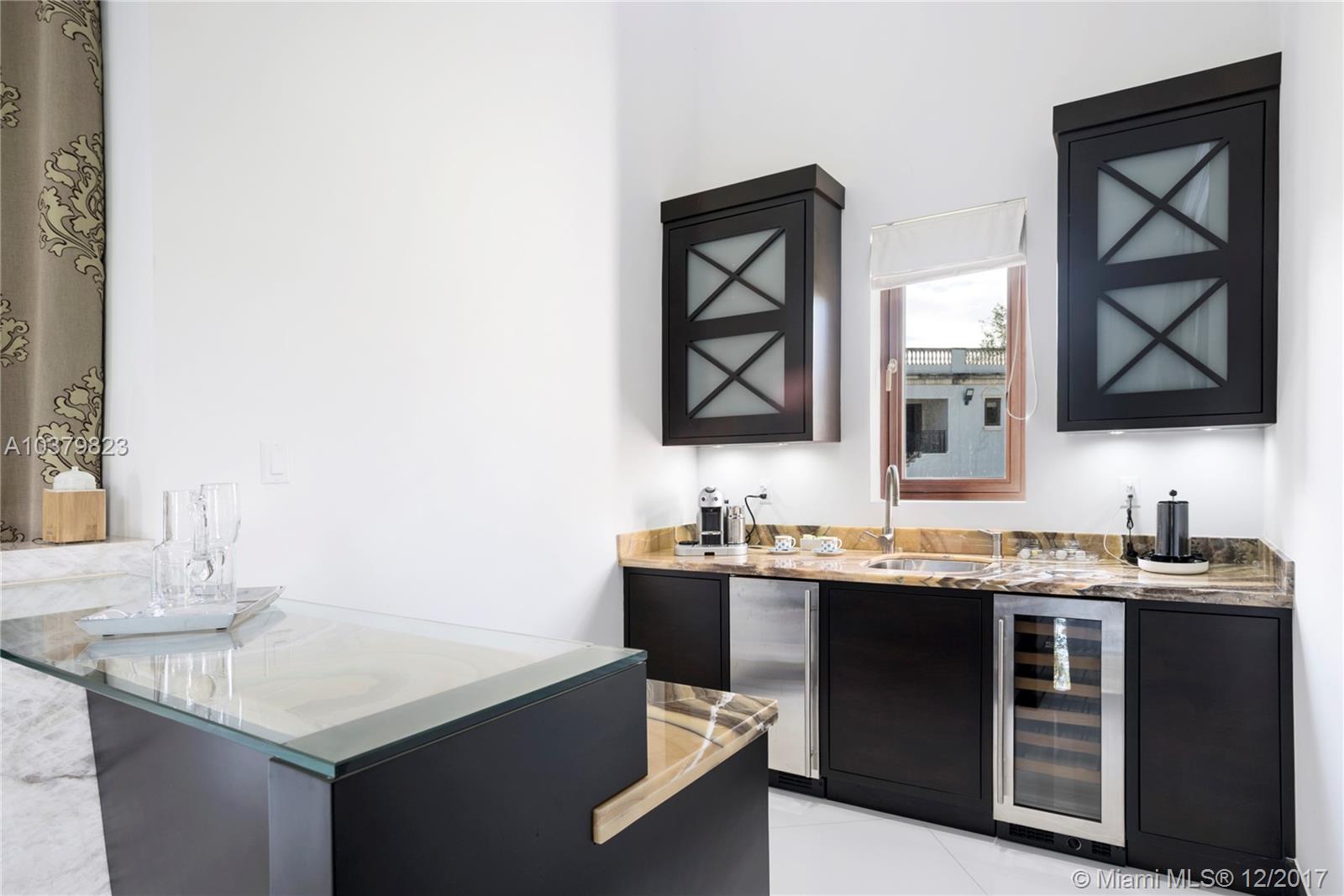 TOWN & RANCH ESTS - Residential