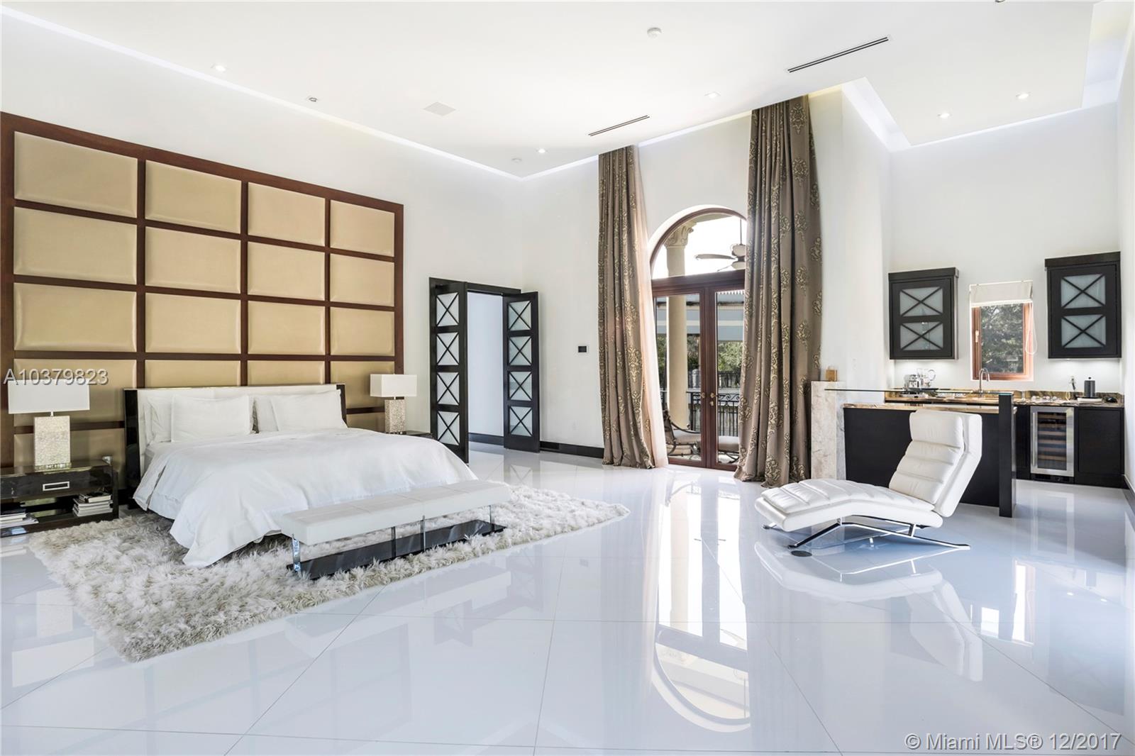 TOWN & RANCH ESTS - Residential