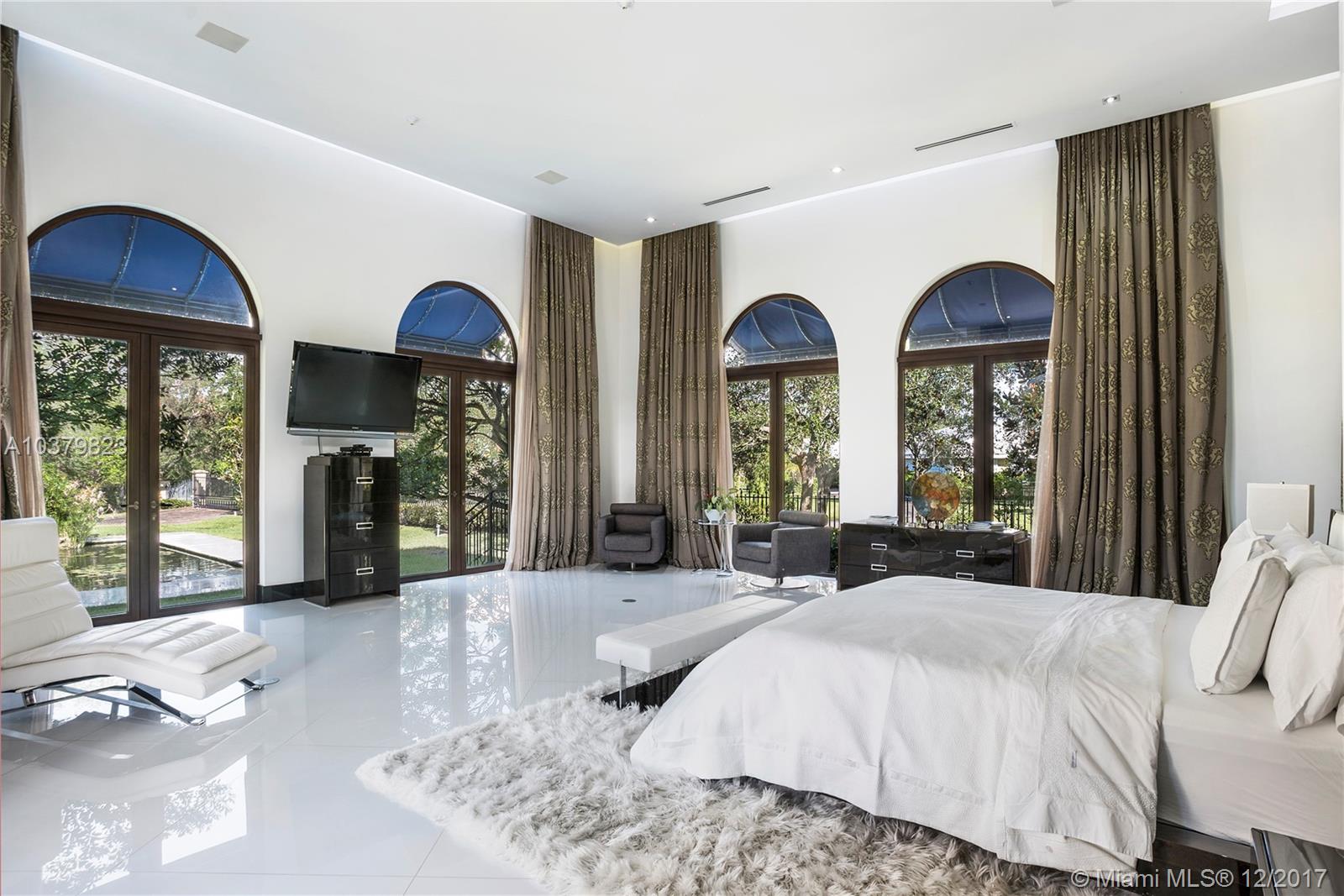 TOWN & RANCH ESTS - Residential