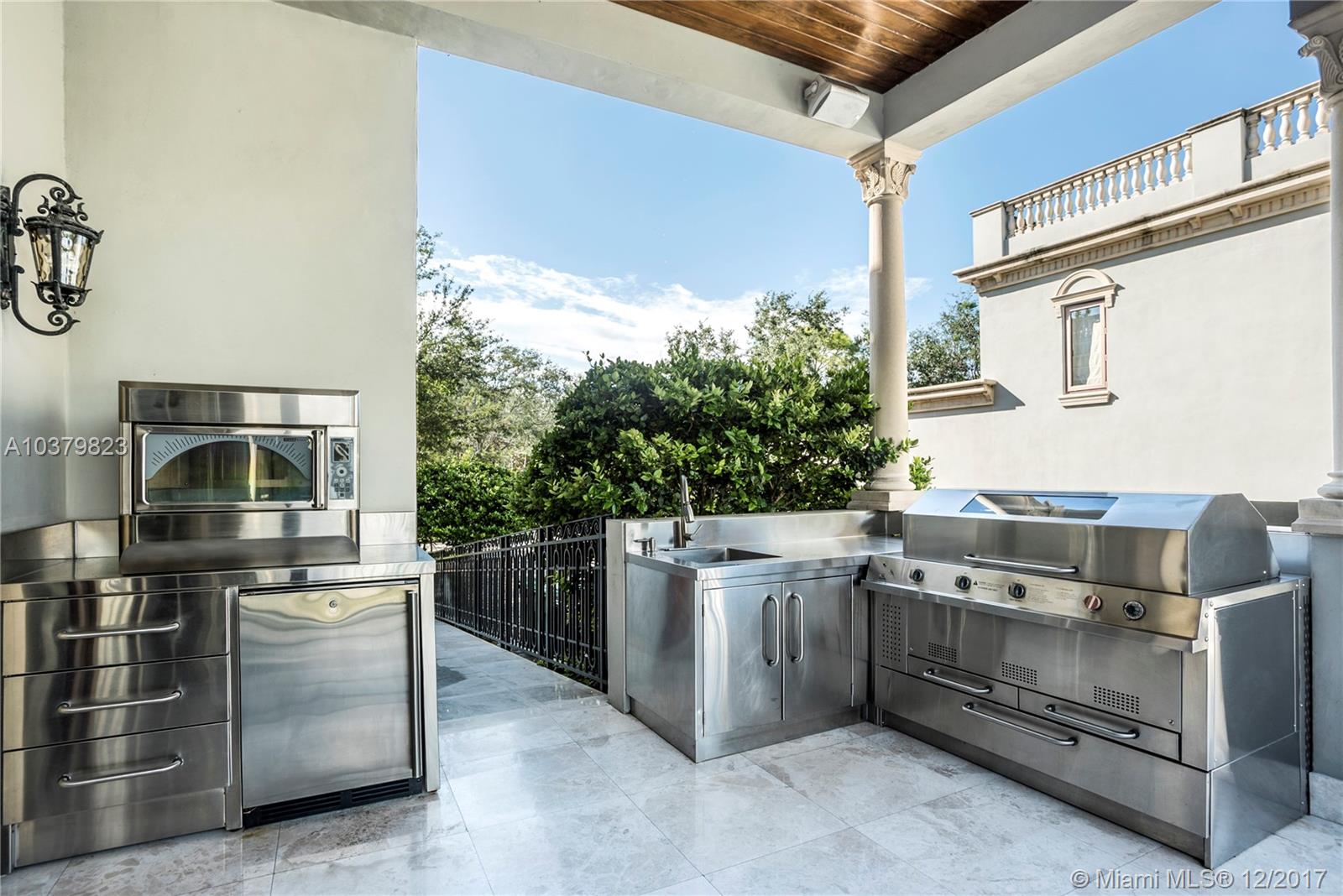 TOWN & RANCH ESTS - Residential