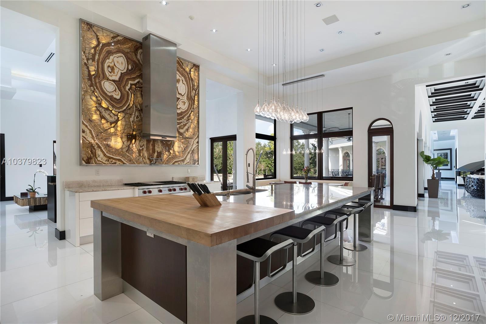 TOWN & RANCH ESTS - Residential