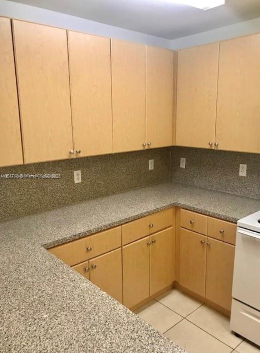 THE COURTS AT BAYSHORE I - Residential