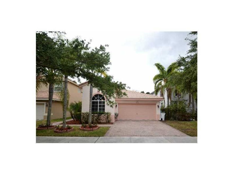 Another professionally managed residence from America's largest single family home rental specialist. This charming home boasts fresh paint, ceiling fans, tile, wood floors, new kitchen appliances, and picturesque windows that provide lots of natural ligh t. 2 large pets accepted, subject to HOA/municipality requirements. This home is in a community governed by a Homeowners Association (HOA). You must agree to abide by HOA rules & regulations. Enjoy peace of mind, excellent quality and value!