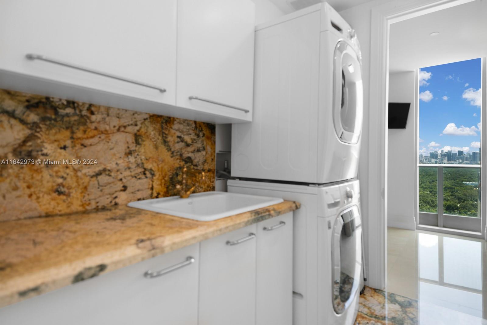 GROVENOR HOUSE CONDO - Residential