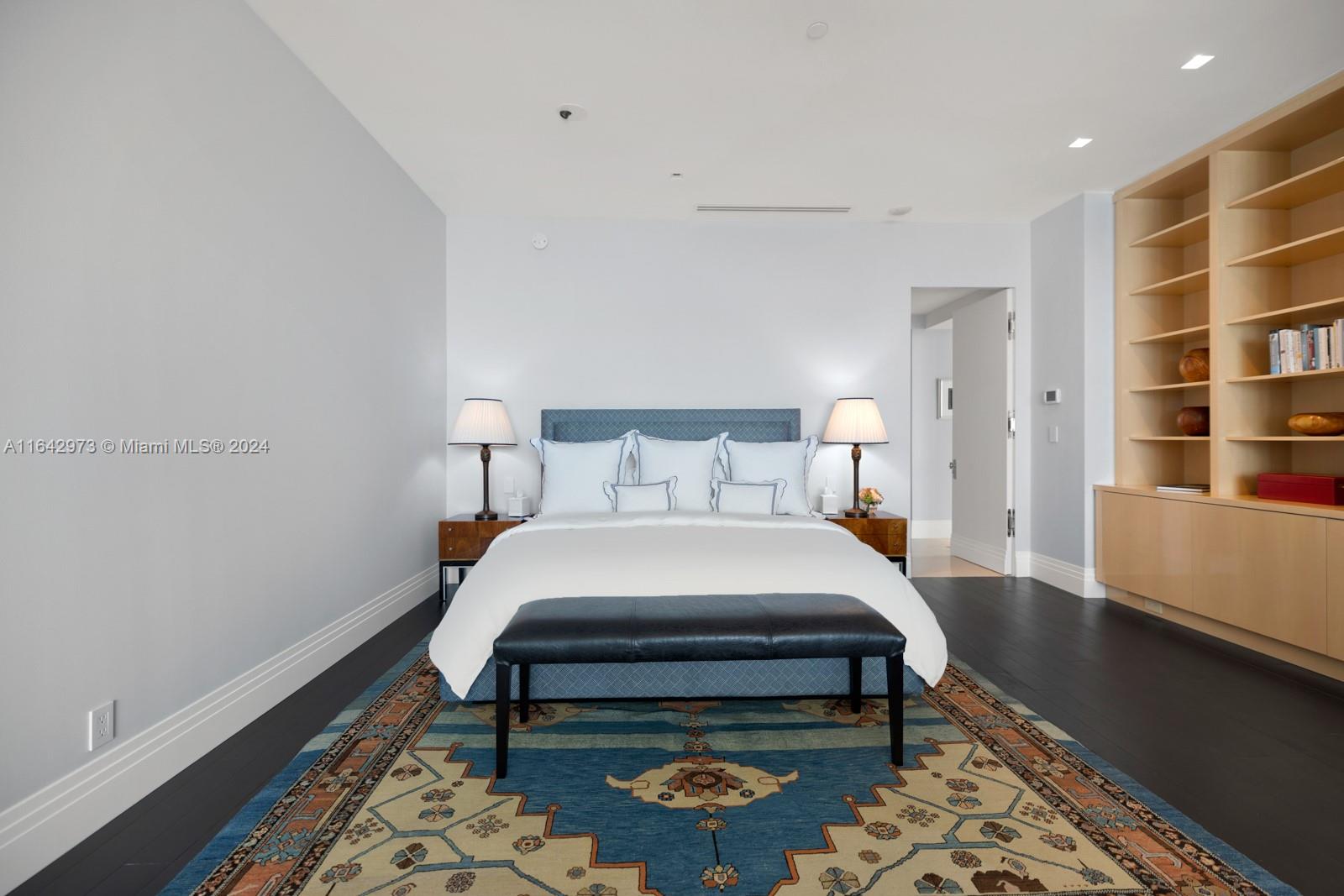 GROVENOR HOUSE CONDO - Residential