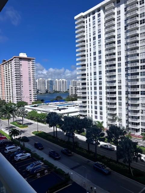 WINSTON TOWER 300 CONDO - Residential Lease