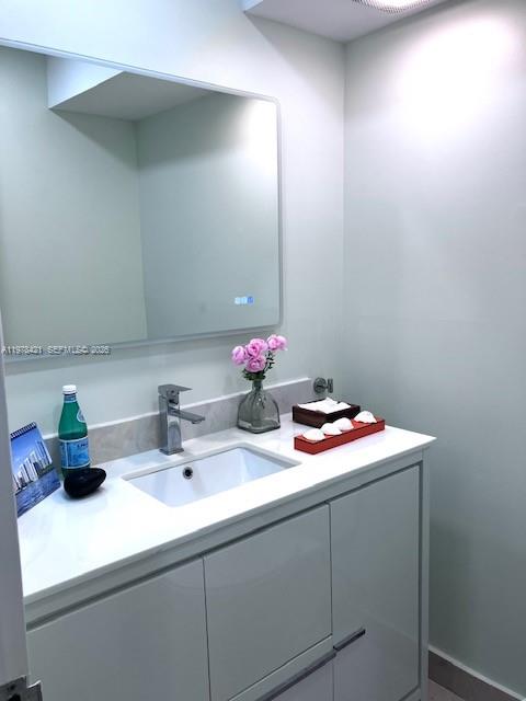 WINSTON TOWER 300 CONDO - Residential Lease