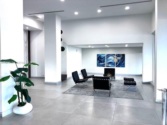 WINSTON TOWER 300 CONDO - Residential Lease