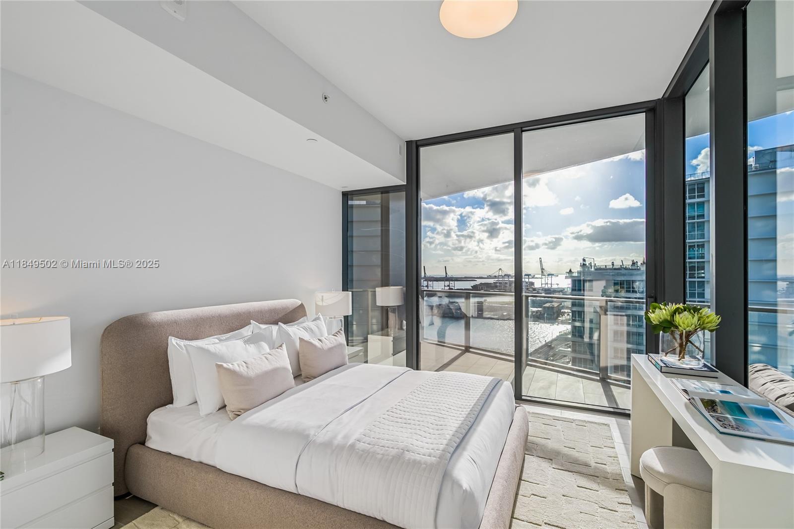 MIAMI BEACH - Residential