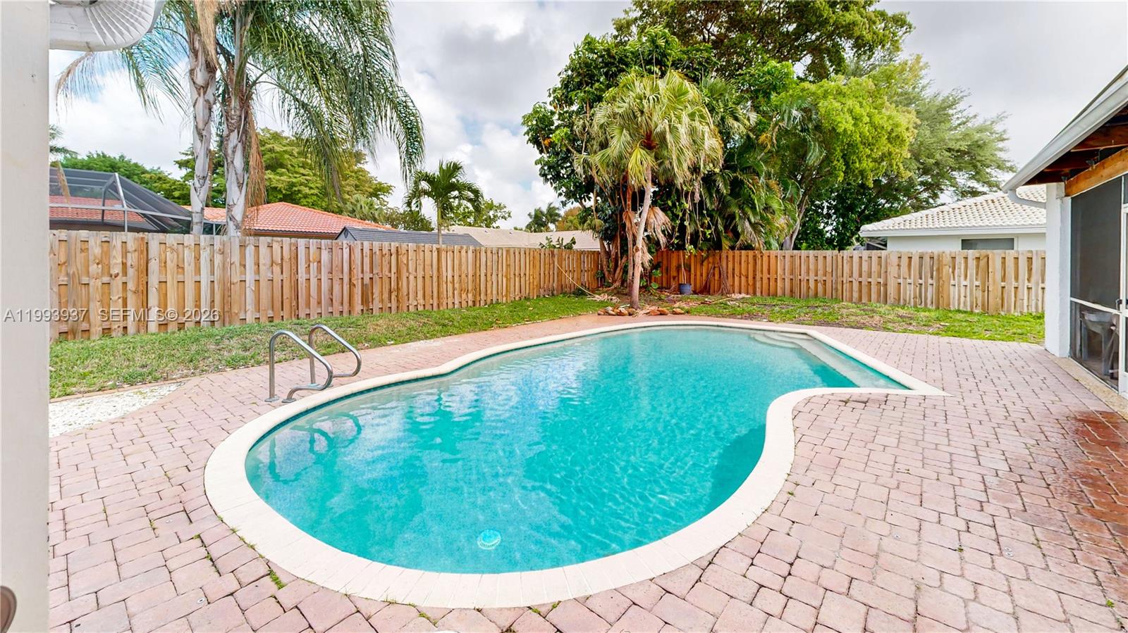 SHADOW WOOD - Residential