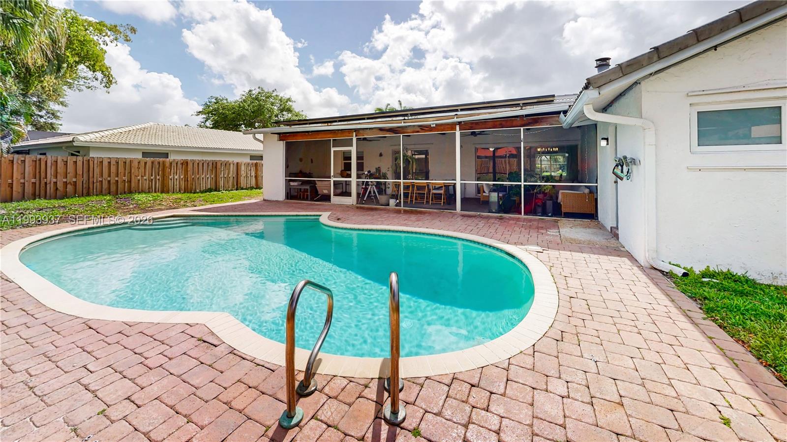 SHADOW WOOD - Residential