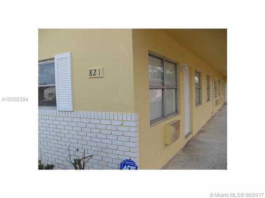 Centrally located and fully tiled 1 bedroom, 1 bathroom unit in the heart of the Fort Lauderdale business district and within easy access to all major points of interest, highways, beaches.