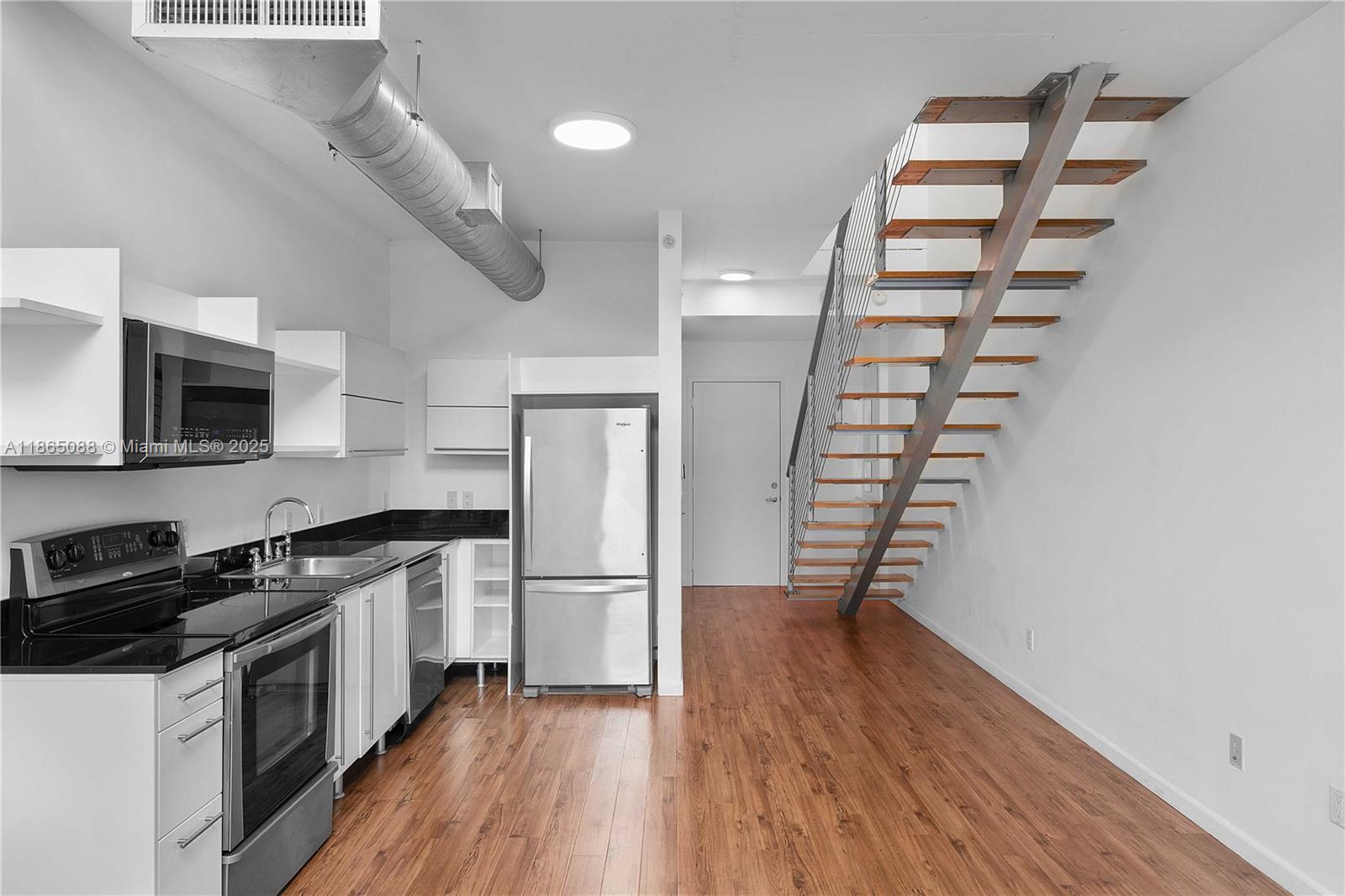 690 SW 1st Ct PHII08
