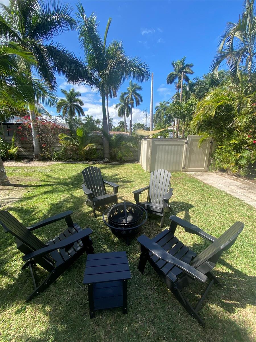 HOLLYWOOD LAKES SECTION - Residential