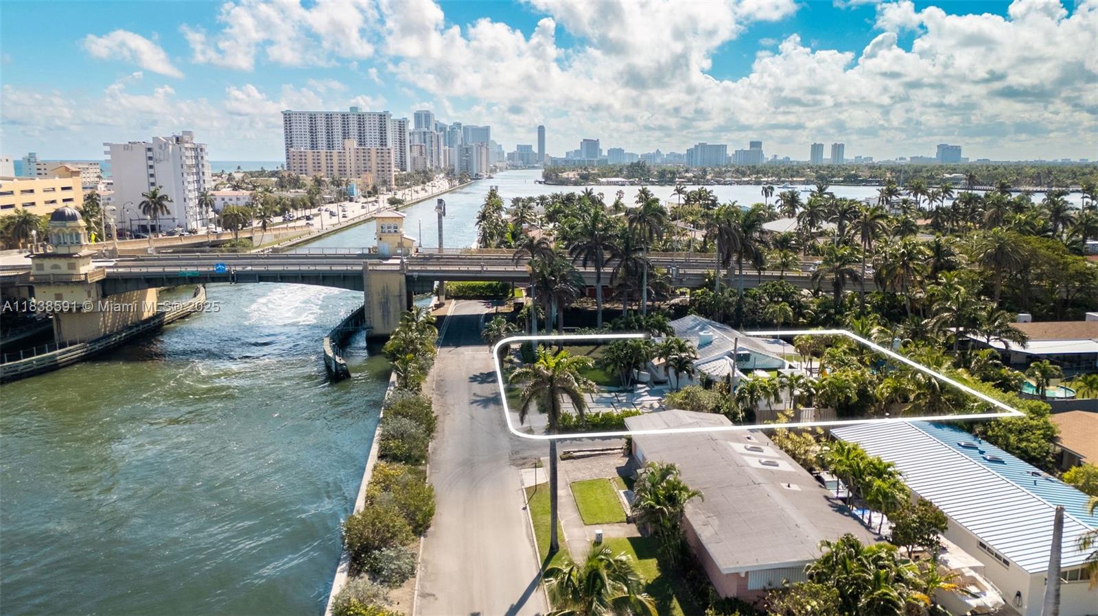 HOLLYWOOD LAKES SECTION - Residential