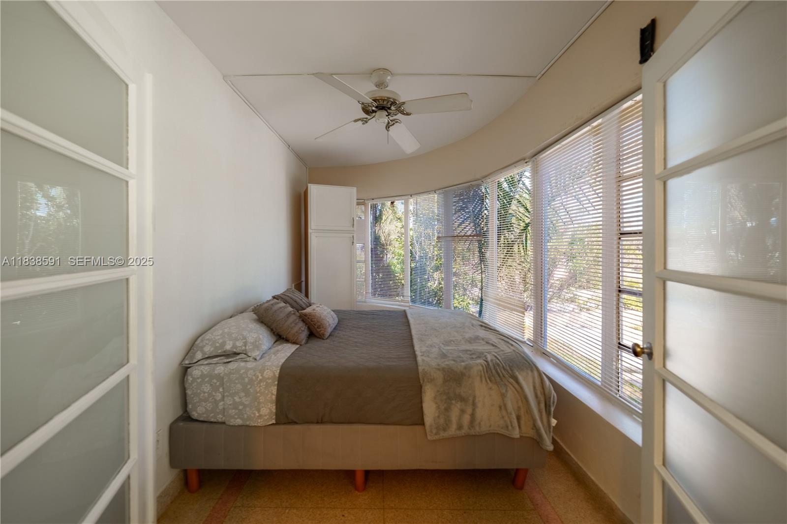 HOLLYWOOD LAKES SECTION - Residential