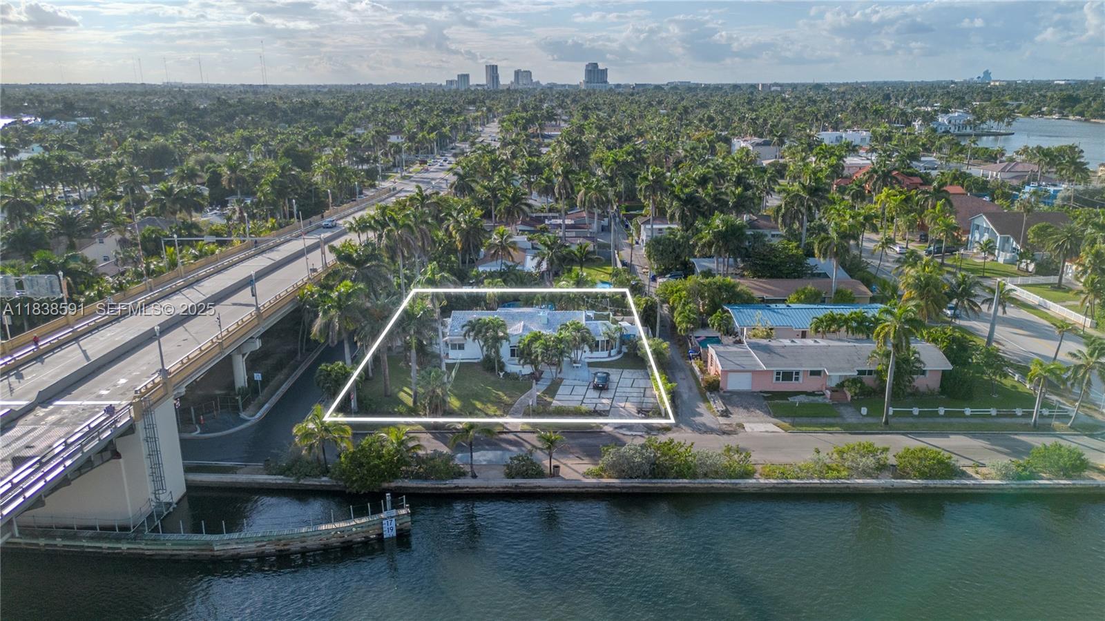 HOLLYWOOD LAKES SECTION - Residential