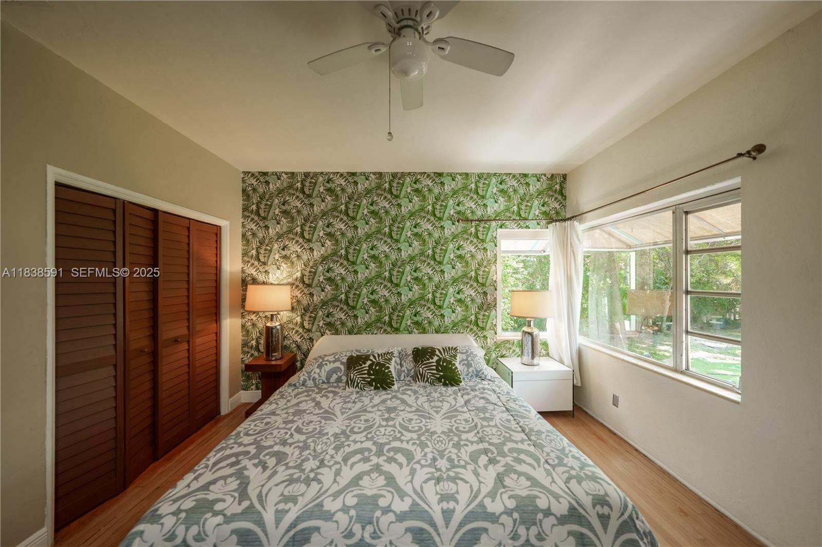 HOLLYWOOD LAKES SECTION - Residential