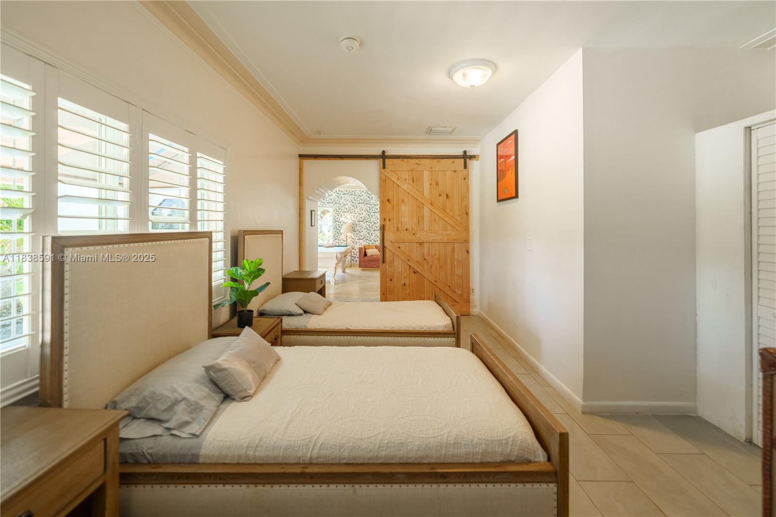 HOLLYWOOD LAKES SECTION - Residential