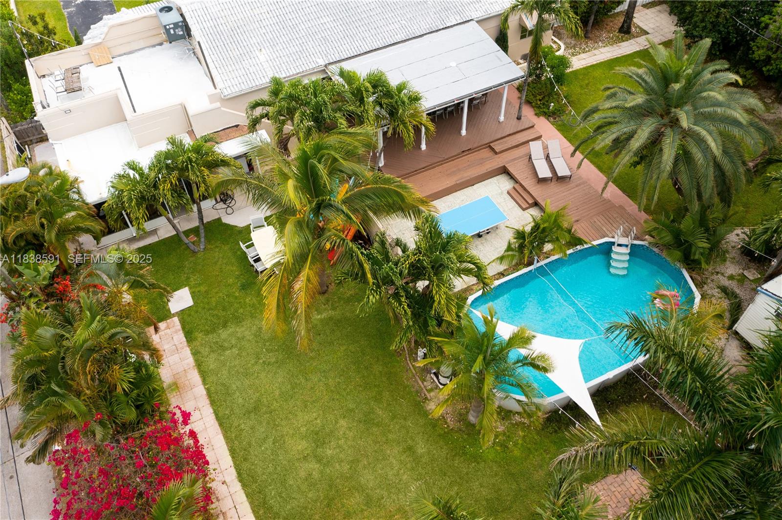 HOLLYWOOD LAKES SECTION - Residential